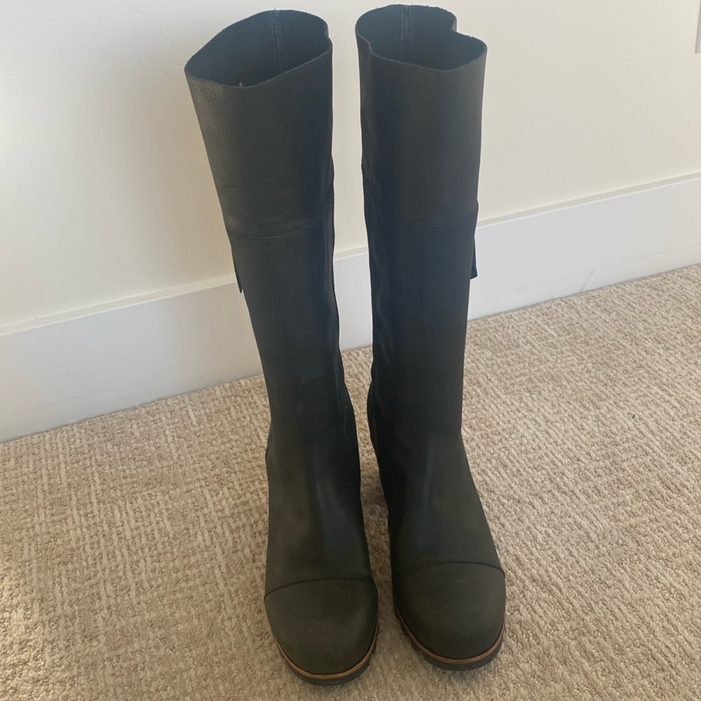 Sorel Addington tall boots, size 11, like new condition.